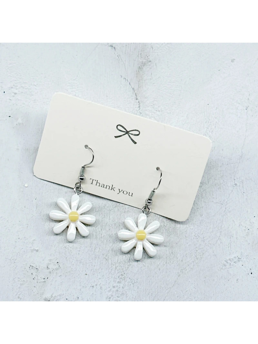3156mc. Plastic Daisy Earrings